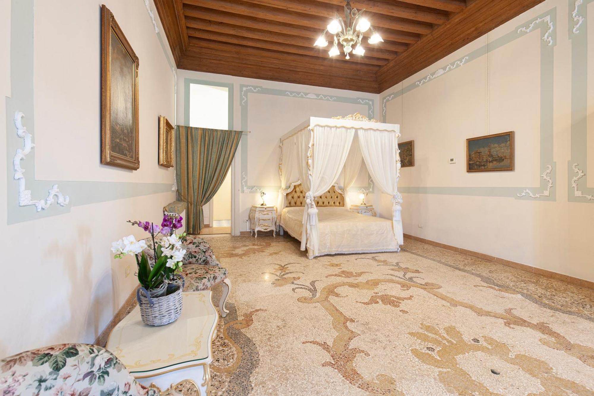 Luxury Apartment Pesaro Papafava Venice Luaran gambar