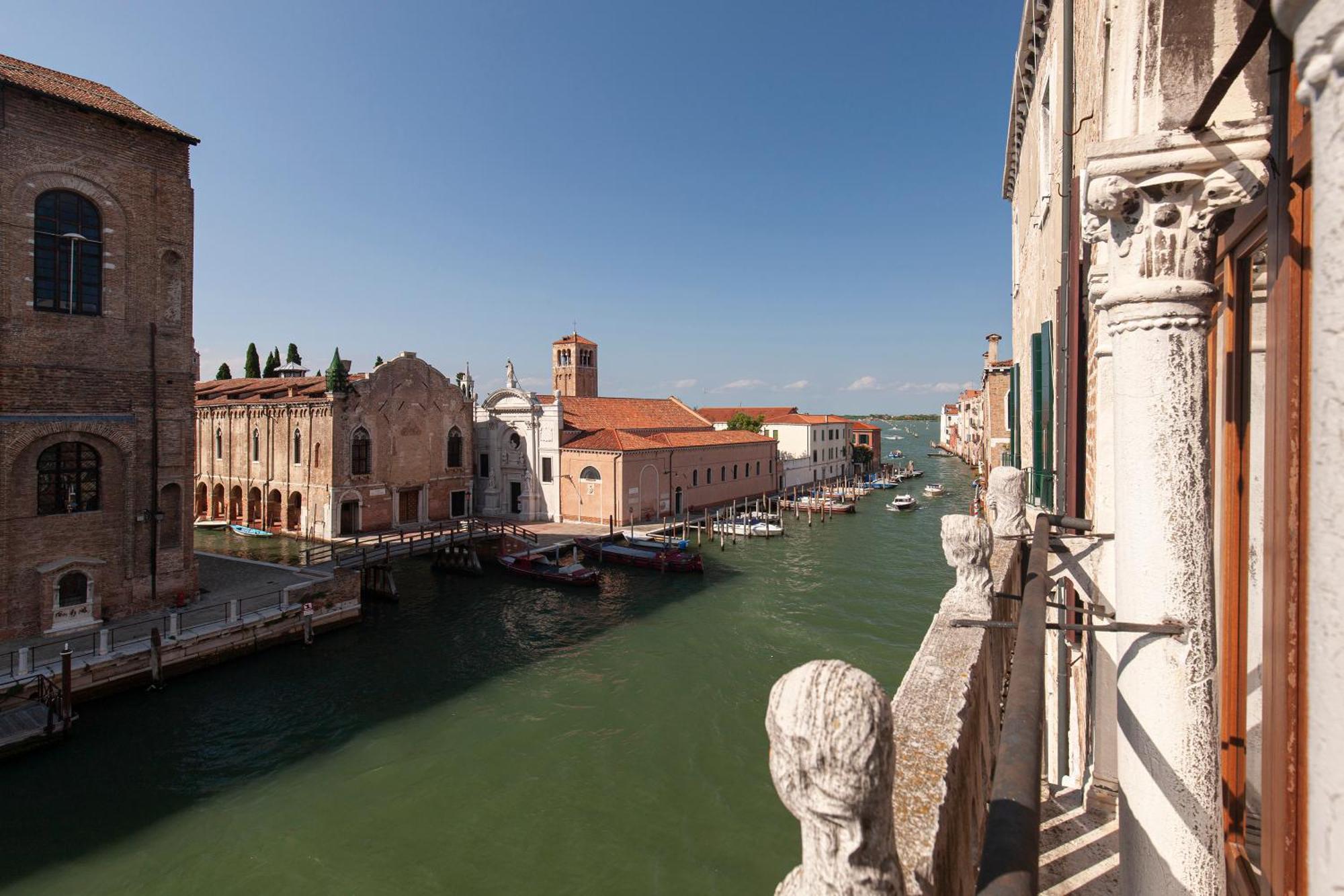 Luxury Apartment Pesaro Papafava Venice Luaran gambar