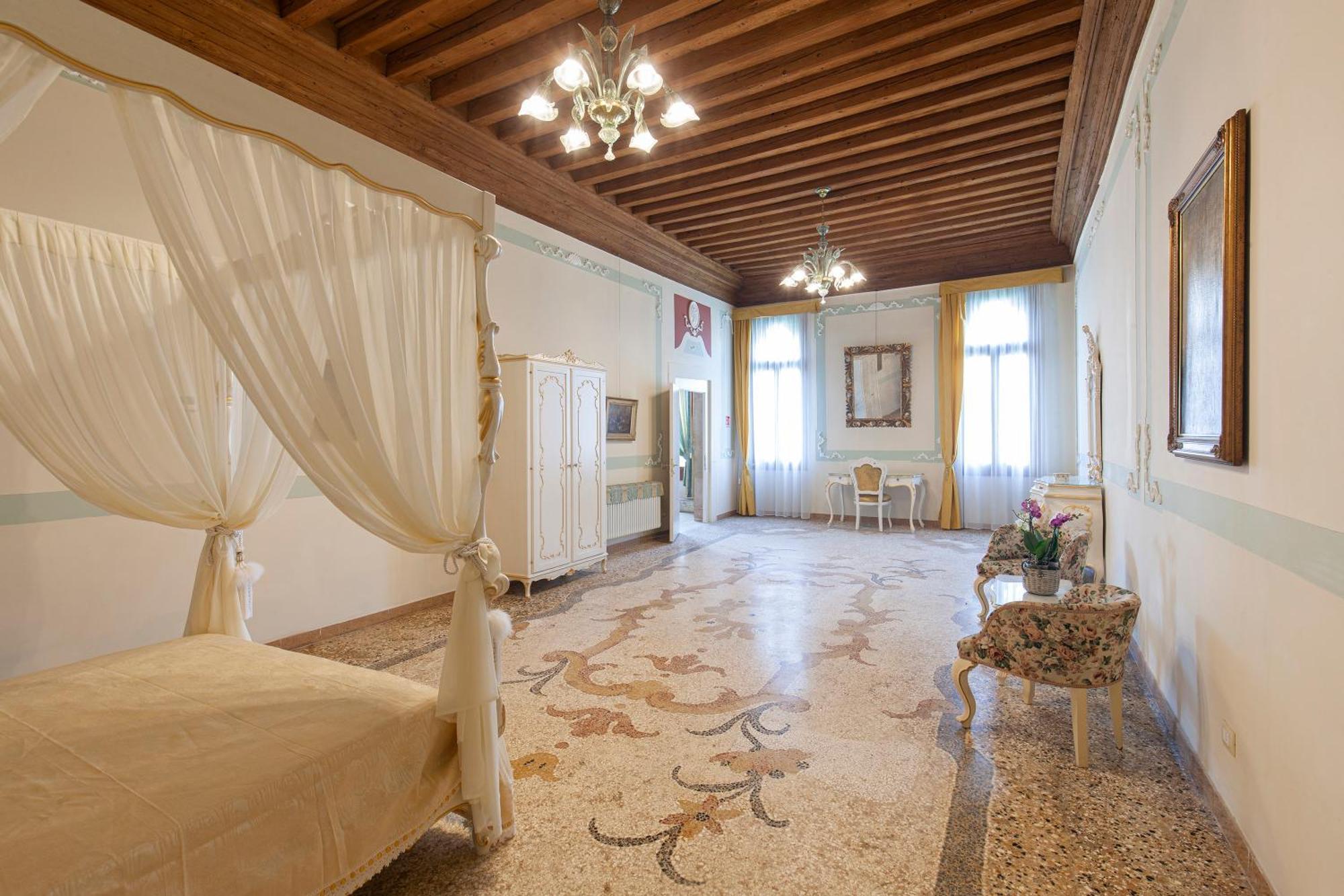 Luxury Apartment Pesaro Papafava Venice Luaran gambar
