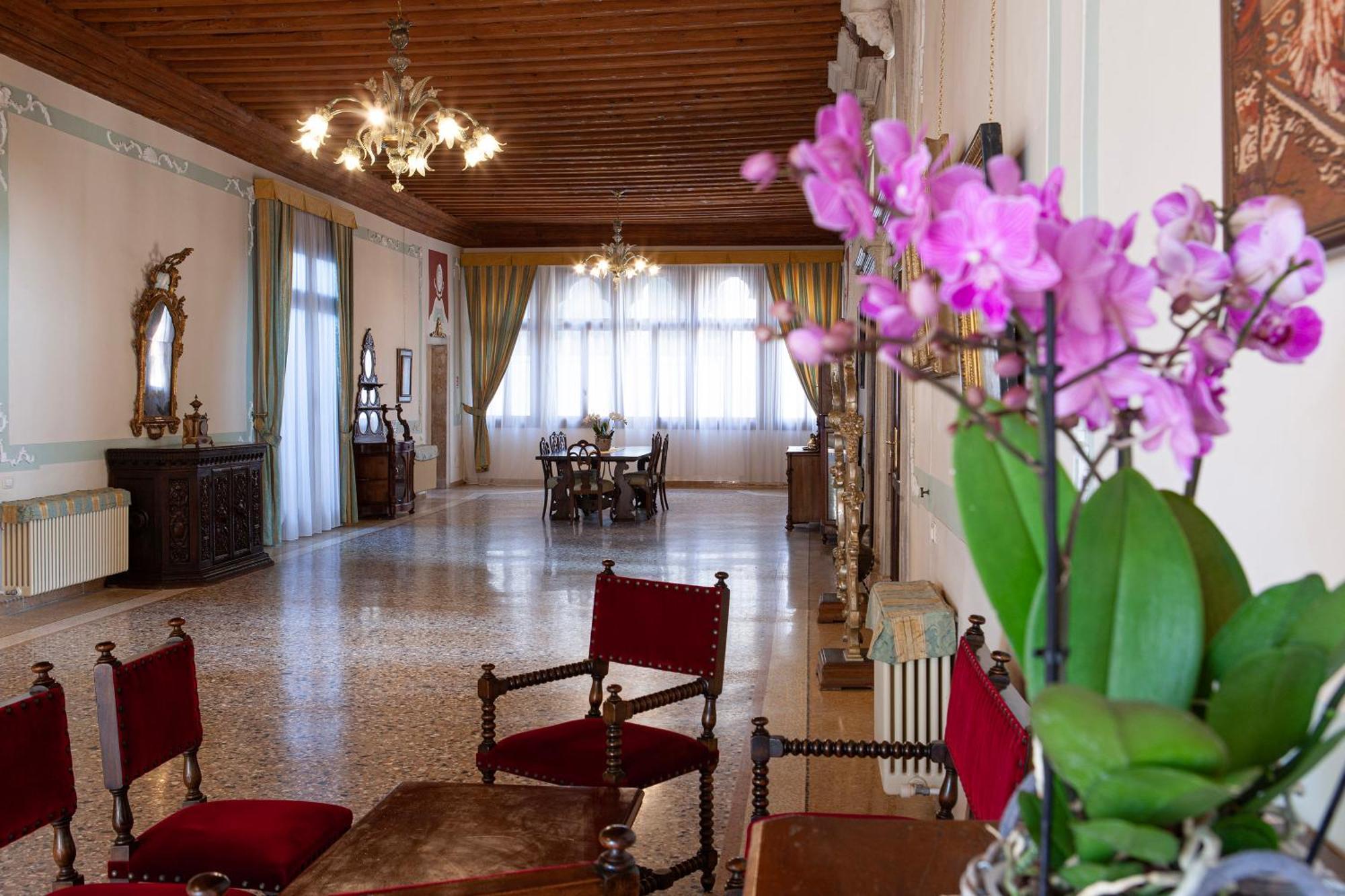 Luxury Apartment Pesaro Papafava Venice Luaran gambar